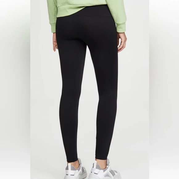 Spanx Look at Me Now Seamless Leggings in Very Black. Size Medium - Picture 2 of 8